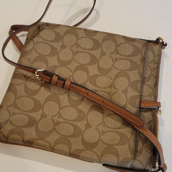 Discontinued Coach Purse Signature Cross Body Bag - Picture 5 of 9